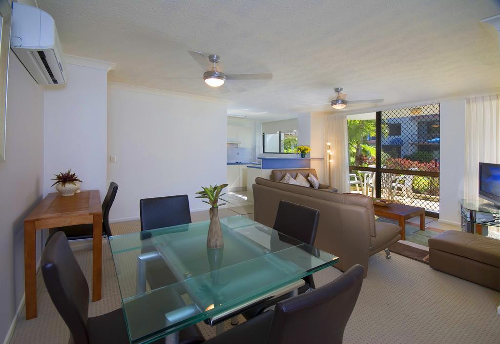 Headland Tropicana Resort Alexandra Headland Bagian luar foto