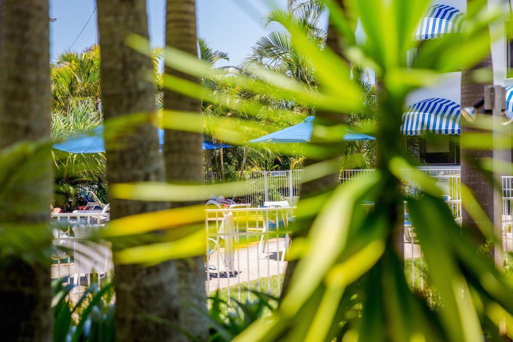 Headland Tropicana Resort Alexandra Headland Bagian luar foto