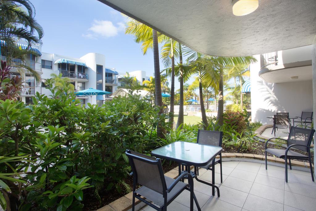 Headland Tropicana Resort Alexandra Headland Bagian luar foto