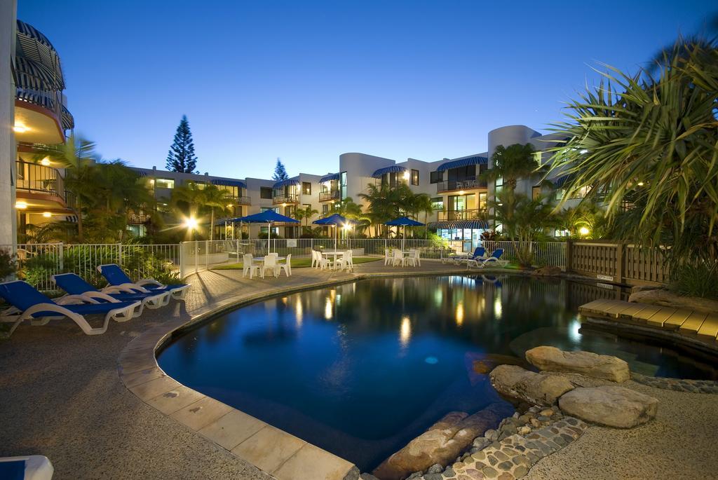 Headland Tropicana Resort Alexandra Headland Bagian luar foto