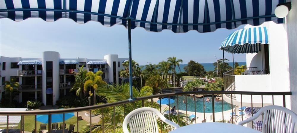 Headland Tropicana Resort Alexandra Headland Bagian luar foto