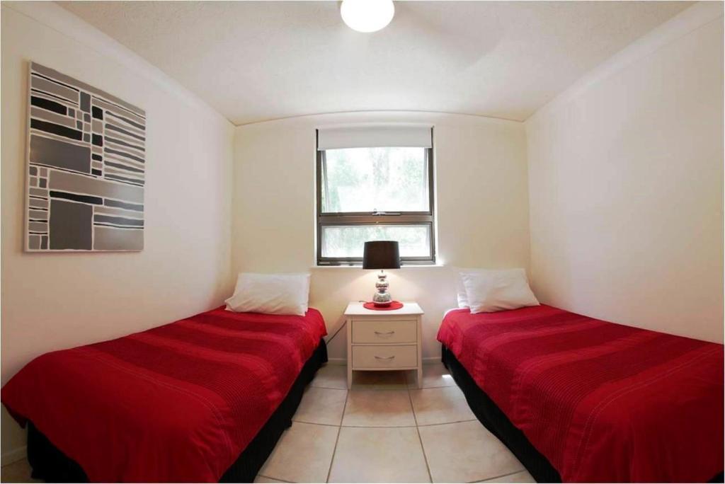 Headland Tropicana Resort Alexandra Headland Bagian luar foto
