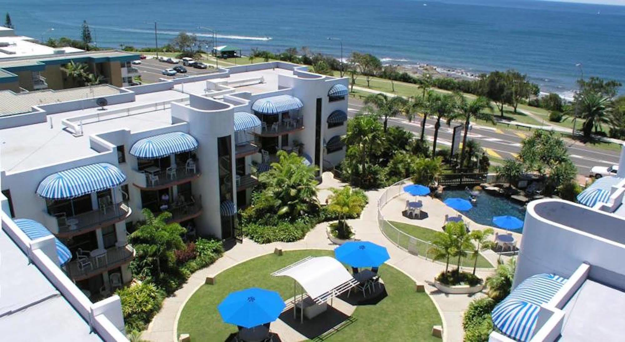 Headland Tropicana Resort Alexandra Headland Bagian luar foto