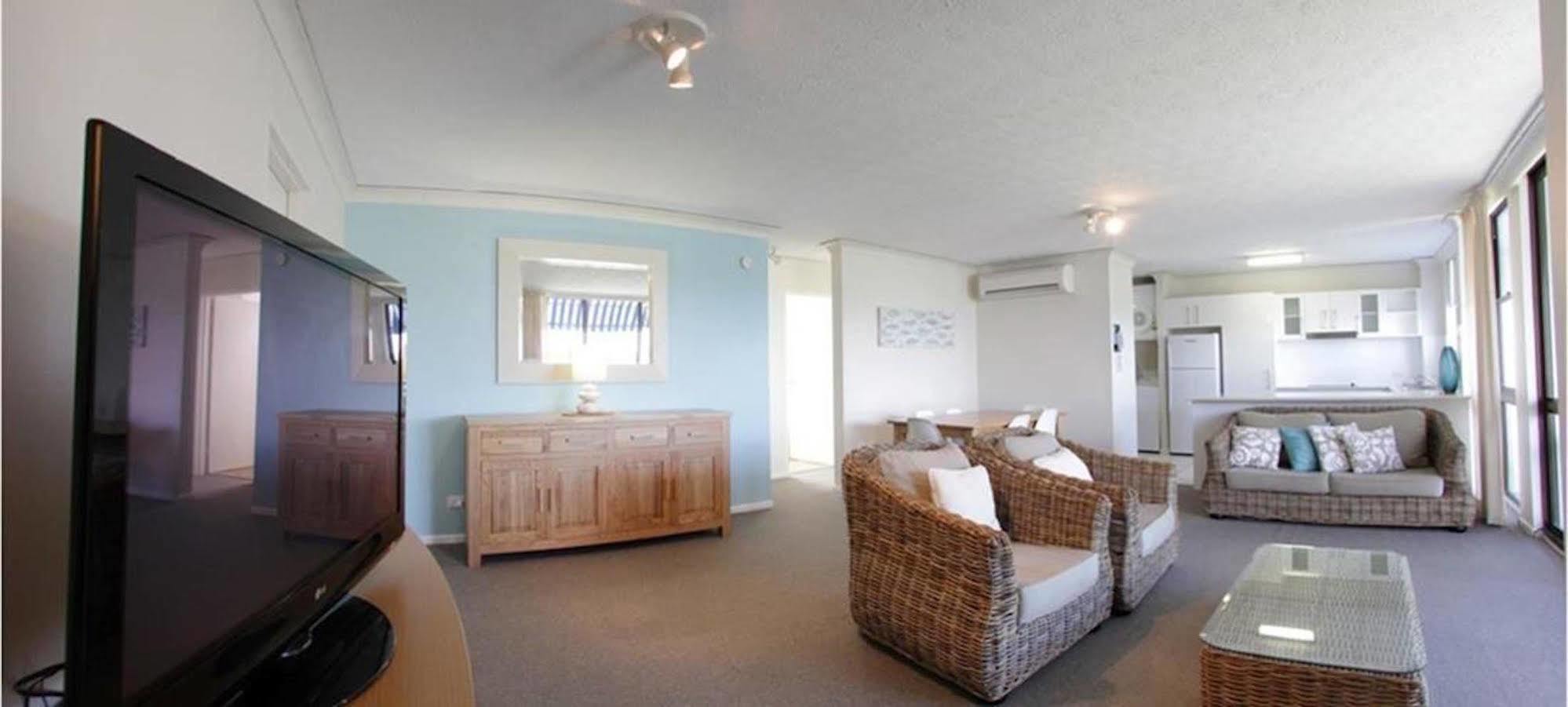 Headland Tropicana Resort Alexandra Headland Bagian luar foto
