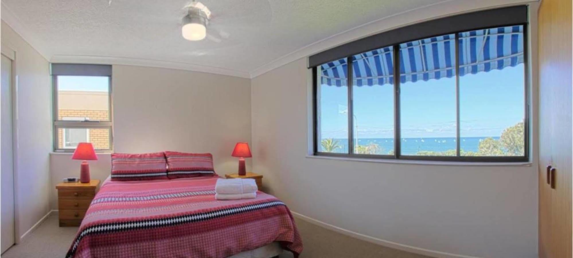 Headland Tropicana Resort Alexandra Headland Bagian luar foto