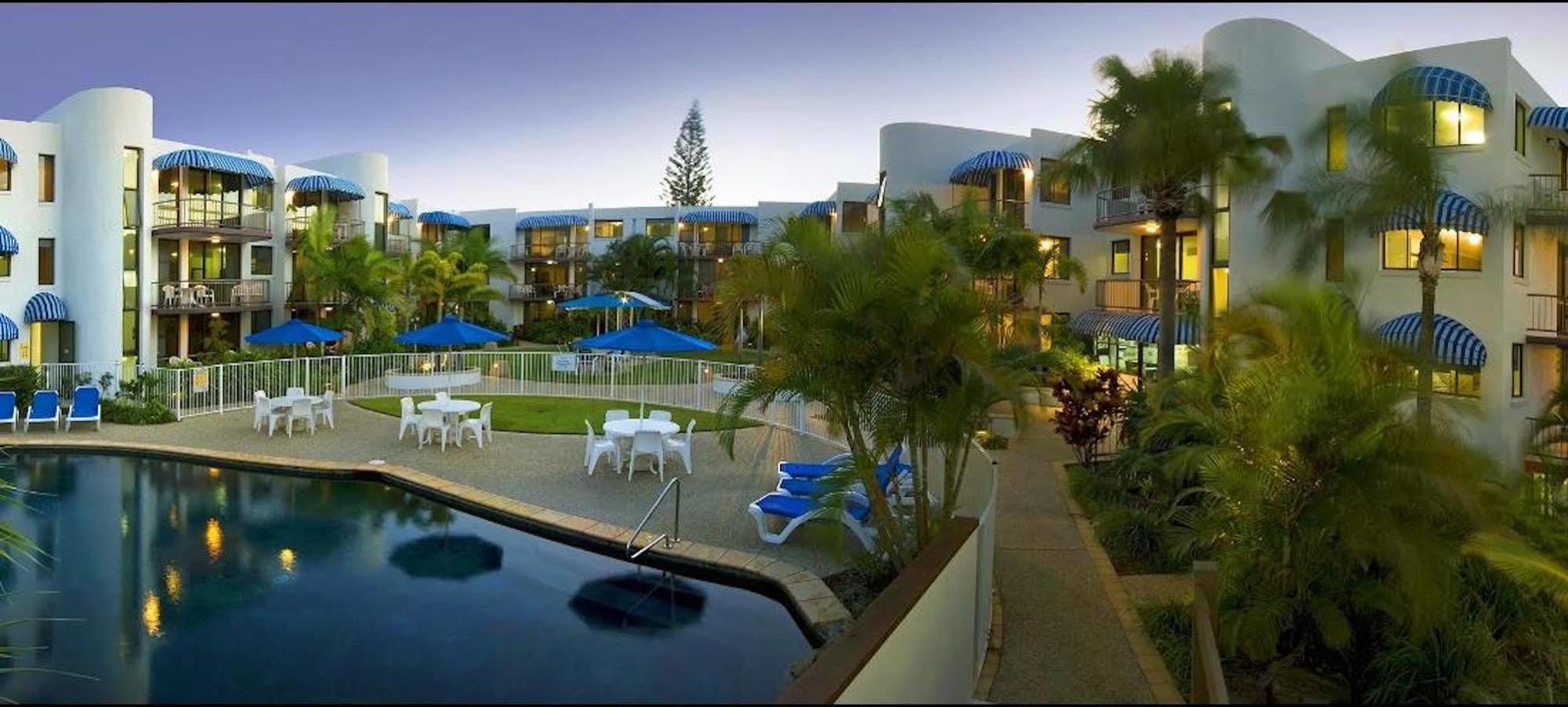 Headland Tropicana Resort Alexandra Headland Bagian luar foto